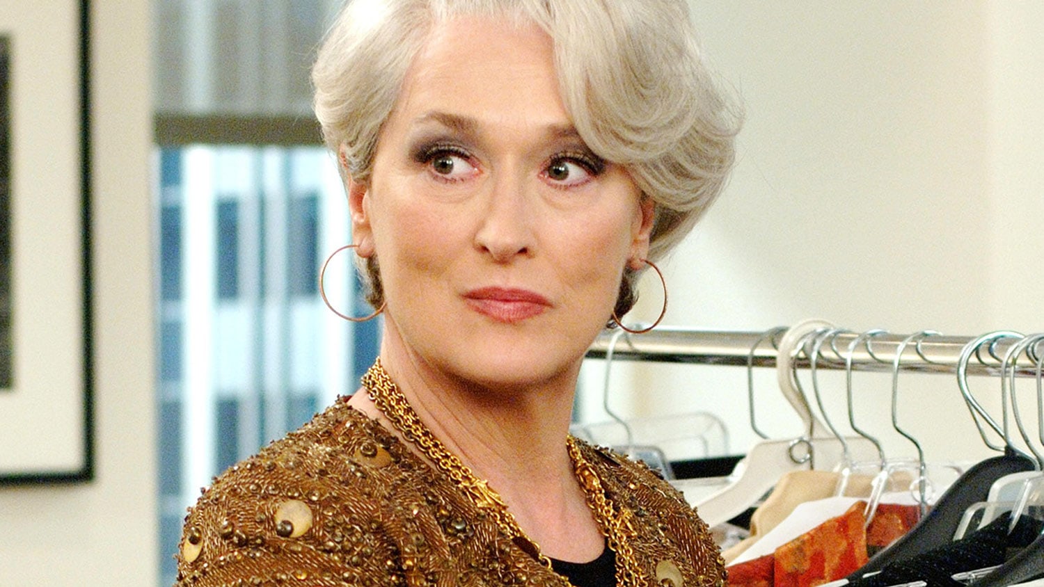 Мерил стрип дьявол носит прада. Miranda Priestly. Наряды мерил стрип в фильме дьявол носит Прада. Стрижка мерил стрип в фильме дьявол носит Прада. Актриса мерил Прада.