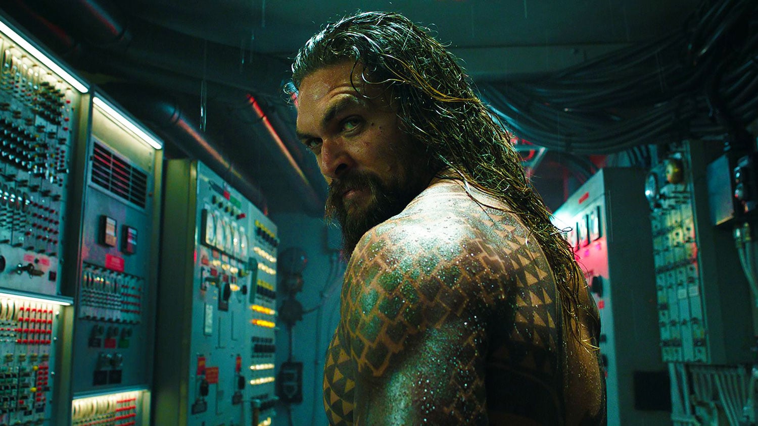 Amber Heard's 'Aquaman' colleague Jason Momoa supports Johnny Depp with  surprising detail